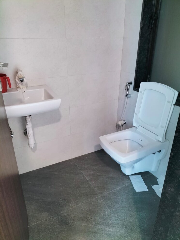 Bathroom, lalani-valentine-apartment-1-wing-d 1 Bedroom 405 Sq.Ft. Apartment In Malad East Mumbai 8675649