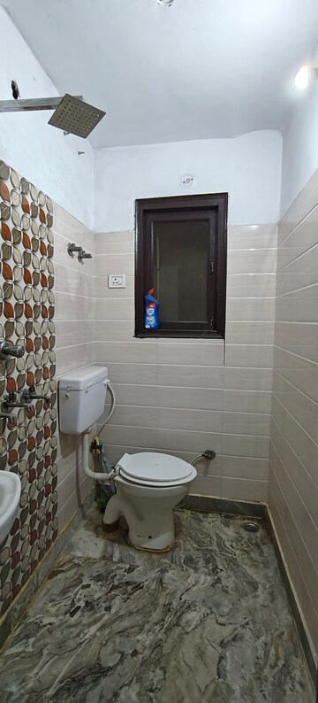 Bathroom in 2 BHK Builder Floor at Mayur Vihar Phase 1 – for Rent
