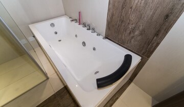 Team Area in 2 BHK Apartment at Omkar Meridia, Kurla West – for Rent