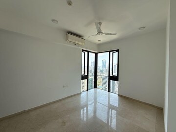 Room in 2 BHK Apartment at Lodha The Park, Worli – for Rent