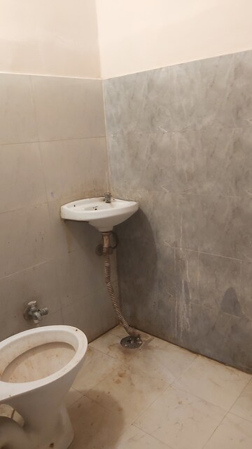 Bathroom in 1 RK Builder Floor at Mayur Vihar – for Rent