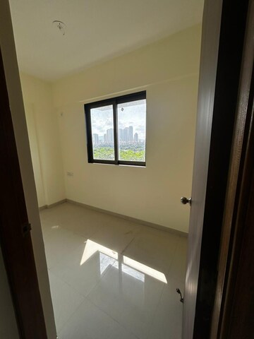 Room in 1.5 BHK Apartment at Mandar Glenmark, Kharigaon – for Rent