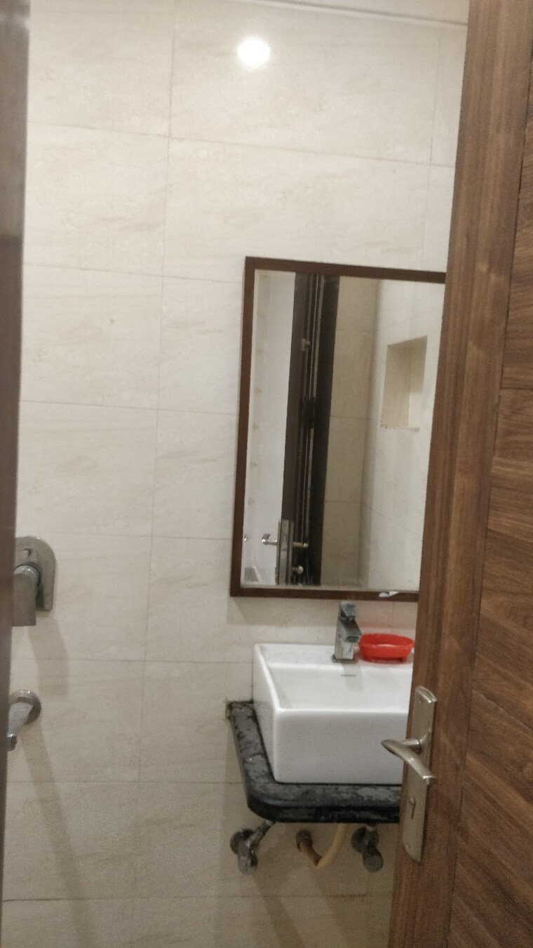 Bathroom, mehrauli 2 Bedroom 78 Sq.Yd. Builder Floor In Mehrauli Delhi 8675681