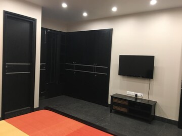 Furnished Amenities in 3 BHK Builder Floor at Unitech South City 1, South City 1 – for Rent