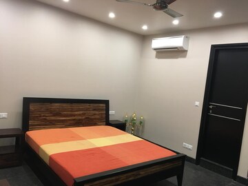 Bedroom in 3 BHK Builder Floor at Unitech South City 1, South City 1 – for Rent