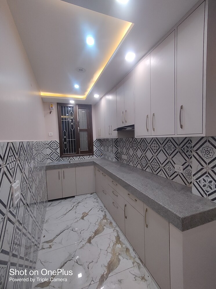 Kitchen, dwarka mor 3 Bedroom 120 Sq.Yd. Builder Floor In Dwarka Mor Delhi 8675706