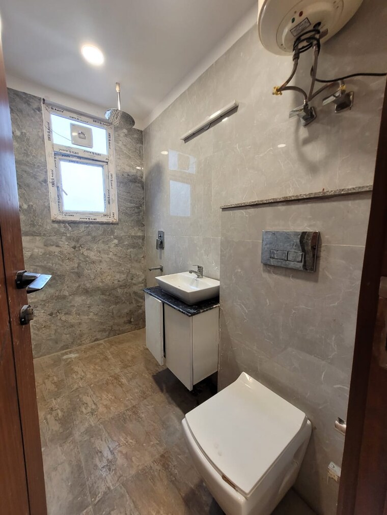 Bathroom, chattarpur 3 Bedroom 1000 Sq.Ft. Builder Floor In Chattarpur Delhi 8675701