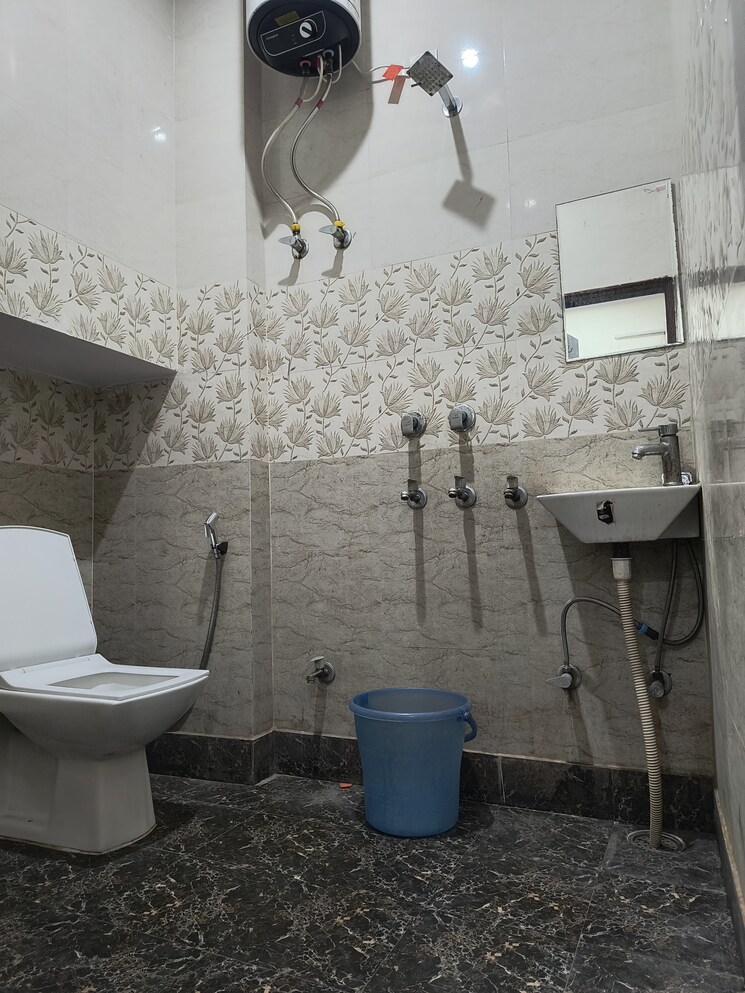 Bathroom, sarita vihar 1 Bedroom 450 Sq.Ft. Builder Floor In Sarita Vihar Delhi 8675716