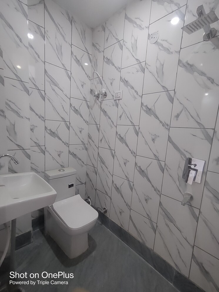 Bathroom, nawada 3 Bedroom 100 Sq.Yd. Builder Floor In Nawada Delhi 8675721