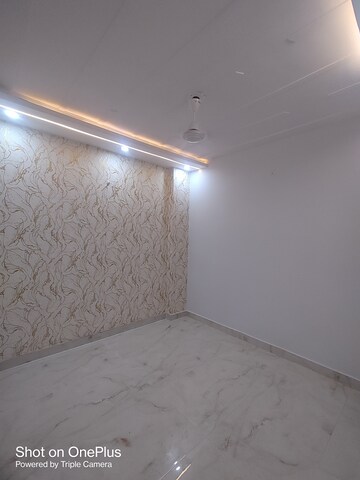 Room in 3 BHK Builder Floor at Nawada – for Rent