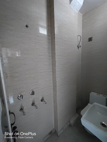 Attached Bathroom in 2 BHK Builder Floor at Dwarka Mor – for Rent