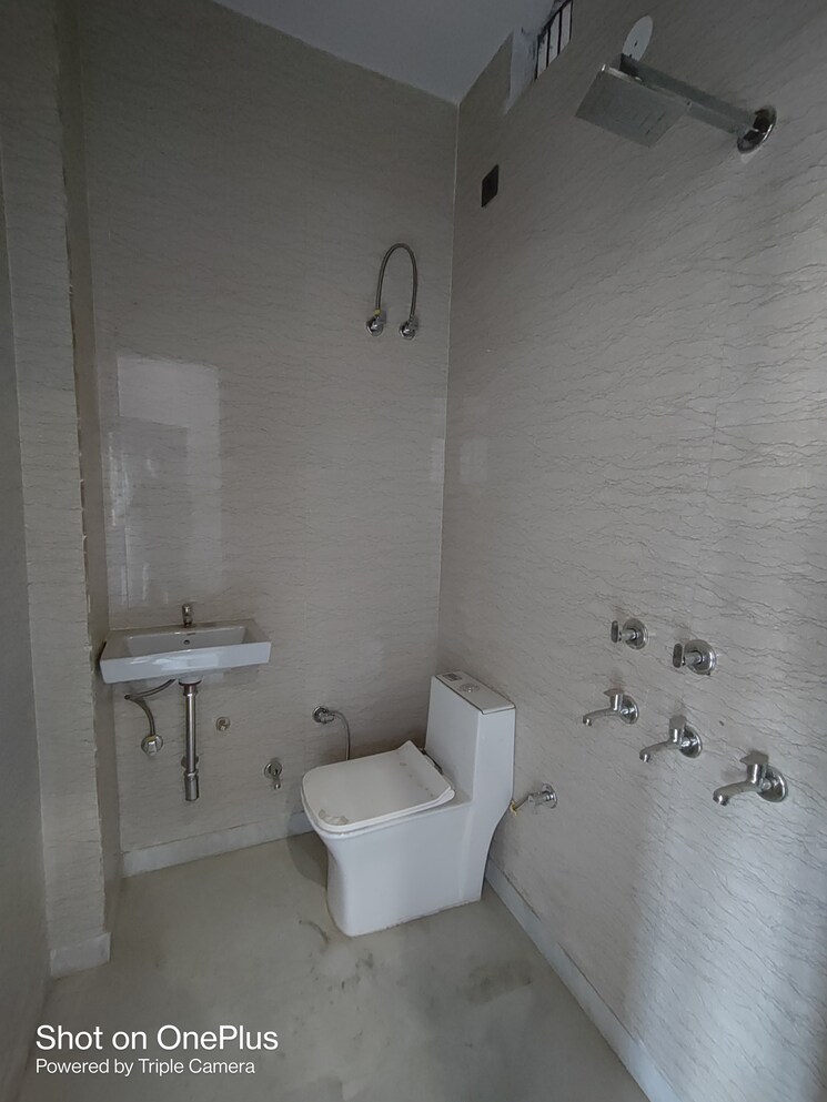 Bathroom, dwarka mor 2 Bedroom 80 Sq.Yd. Builder Floor In Dwarka Mor Delhi 8675740