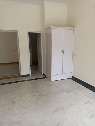 Room in 3.5 BHK Builder Floor at RWA Apartments Sector 40, Sector 40 – for Rent