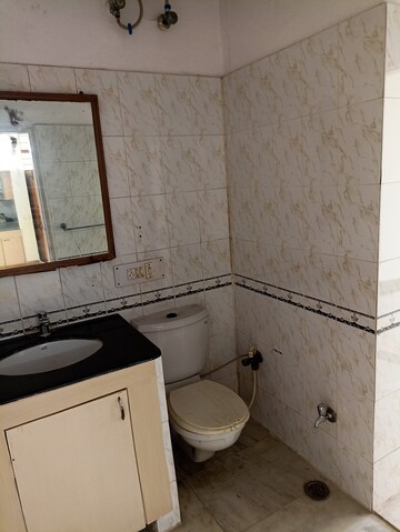 Bathroom in 3.5 BHK Builder Floor at RWA Apartments Sector 40, Sector 40 – for Rent