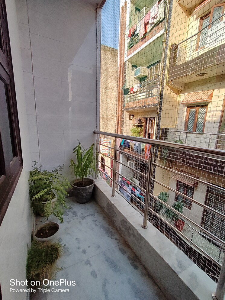Balcony, dwarka mor 2 Bedroom 50 Sq.Yd. Builder Floor In Dwarka Mor Delhi 8675750