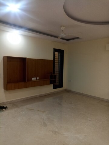 Room in 3.5 BHK Independent House at RWA Apartments Sector 41, Sector 41 – for Rent