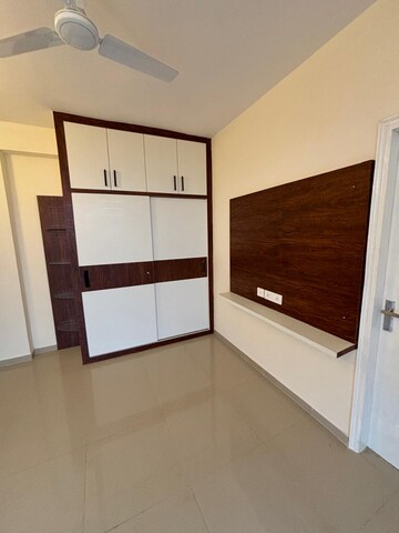 Room in 3 BHK Apartment at Rishita Manhattan, Gomti Nagar – for Rent