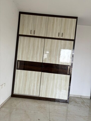 Furnished Amenities in 3 BHK Apartment at Rishita Manhattan, Gomti Nagar – for Rent