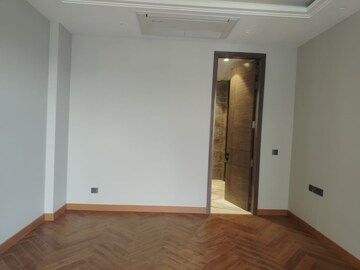 Room in 4 BHK Builder Floor at Boutique Residential Apartments A-7 1, Vasant Vihar – for Rent