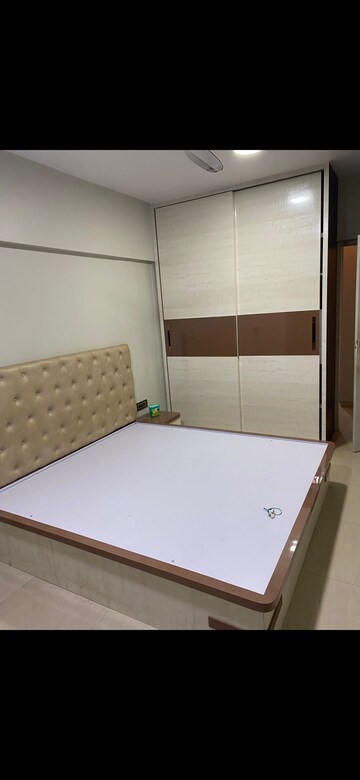 Room in 2 BHK Apartment at Santacruz East – for Rent