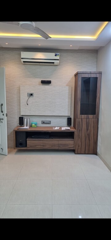 Furnished Amenities in 2 BHK Apartment at Santacruz East – for Rent
