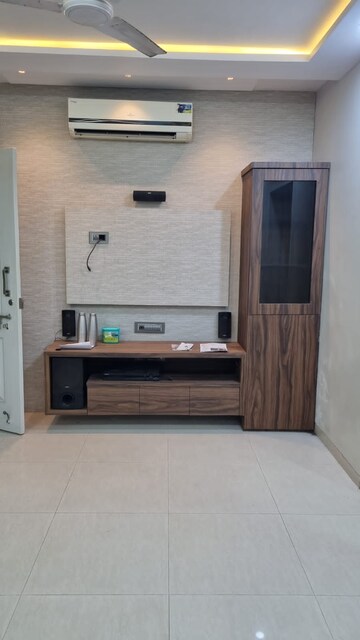Furnished Amenities in 2 BHK Apartment at Santacruz East – for Rent