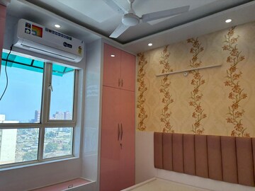 Room in 3 BHK Apartment at Rishita Manhattan, Gomti Nagar – for Rent