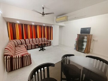 Master Bedroom in 2 BHK Apartment at Santacruz West – for Rent