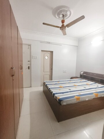 Bedroom in 2 BHK Apartment at Santacruz West – for Rent