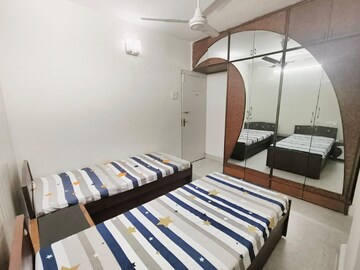 Bedroom in 2 BHK Apartment at Santacruz West – for Rent