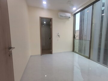 Room in 2 BHK Apartment at RNA Continental, Chembur – for Rent