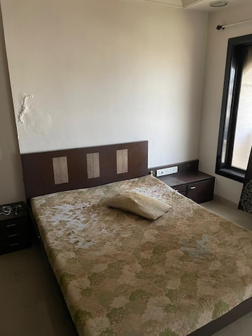 Bedroom in 3 BHK Apartment at Santacruz East – for Rent