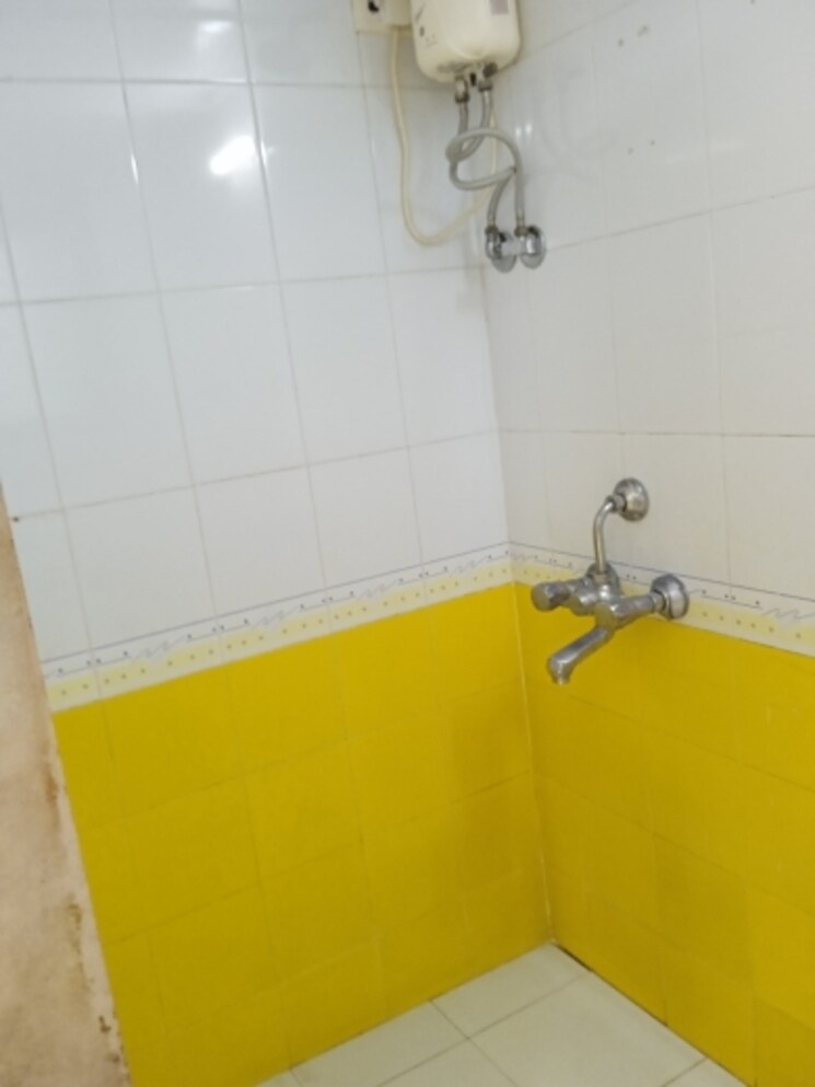 Bathroom, andheri west 2 Bedroom 825 Sq.Ft. Apartment In Andheri West Mumbai 8675846