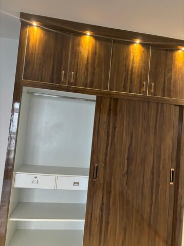 Furnished Amenities in 3 BHK Apartment at Rishita Manhattan, Gomti Nagar – for Rent
