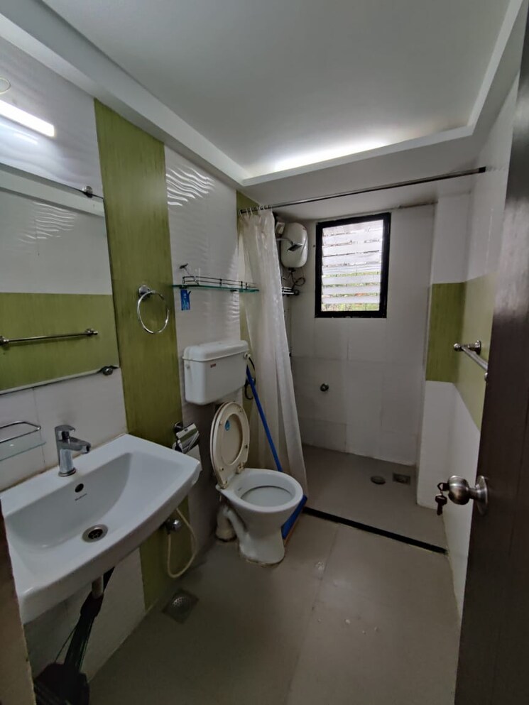 Bathroom, manish-sea-croft 2 Bedroom 780 Sq.Ft. Apartment In Bandra West Mumbai 8675863