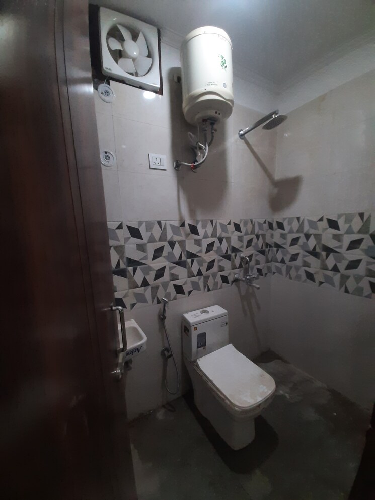 Bathroom, chattarpur 1 Bedroom 50 Sq.Yd. Builder Floor In Chattarpur Delhi 8675865