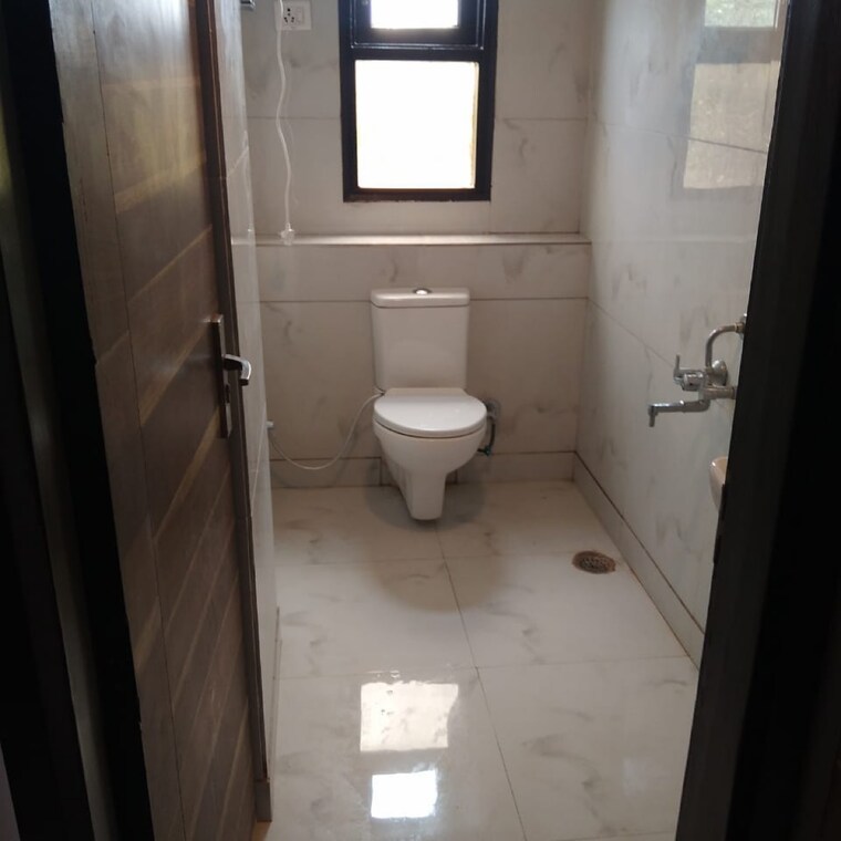 Bathroom, chand nagar 2 Bedroom 75 Sq.Yd. Builder Floor In Chand Nagar Delhi 8675906