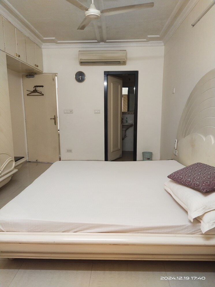 Master Bedroom, renaisance-towers 3 Bedroom 2100 Sq.Ft. Apartment In Andheri West Mumbai 8675921