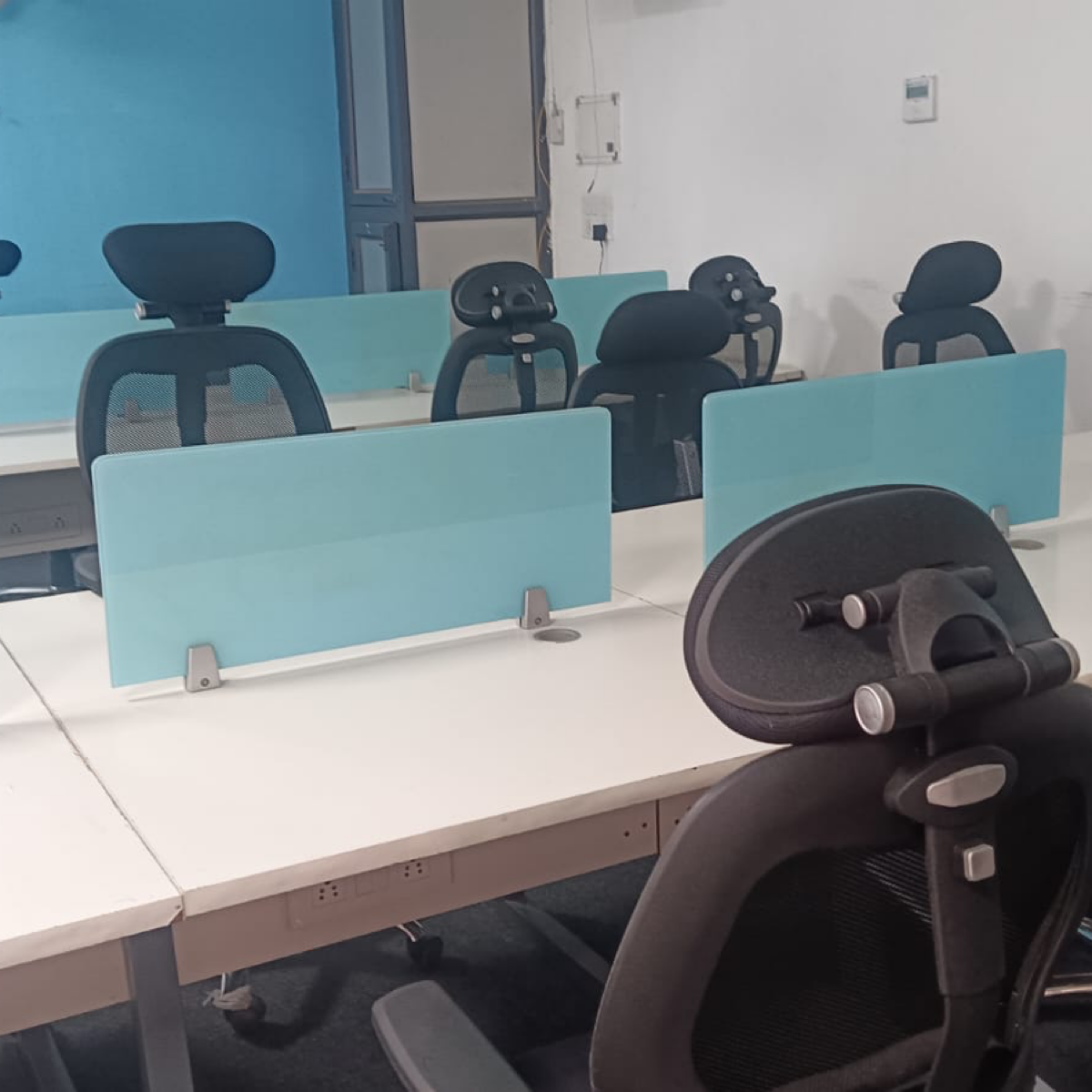 Office Space For Rent in 1000 Sq Feet Furnished of