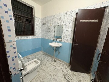Master Bedroom in 3 BHK Builder Floor at Sector 46 – for Rent