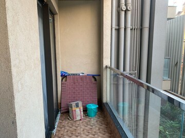 Building Lobby in 3 BHK Apartment at BPTP Amstoria, Sector 102 – for Rent