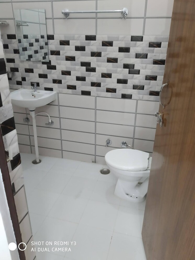 Bathroom, the mall avenue 2 Bedroom 1202 Sq.Ft. Apartment In The Mall Avenue Lucknow 8676004