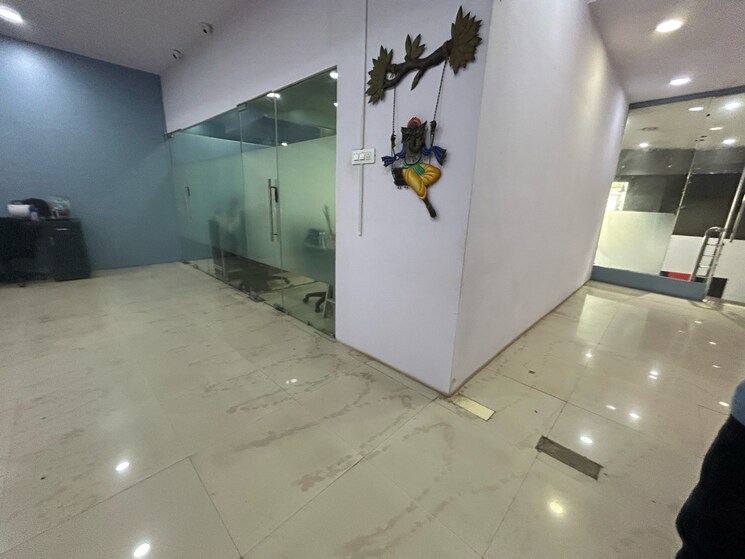 Room, dosti-imperia-elecia-chsl Commercial Showroom 3000 Sq.Ft. In Manpada Thane 8676008