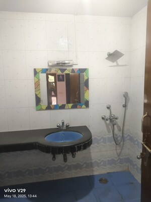 Bathroom in 2 BHK Apartment at Sanskriti Apartments Gurgaon, Sector 43 – for Sale