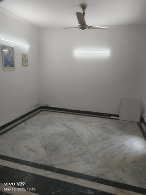 Room in 2 BHK Apartment at Sanskriti Apartments Gurgaon, Sector 43 – for Sale