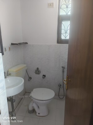 Bathroom in 2 BHK Apartment at Sanskriti Apartments Gurgaon, Sector 43 – for Sale