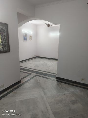 Room in 2 BHK Apartment at Sanskriti Apartments Gurgaon, Sector 43 – for Sale