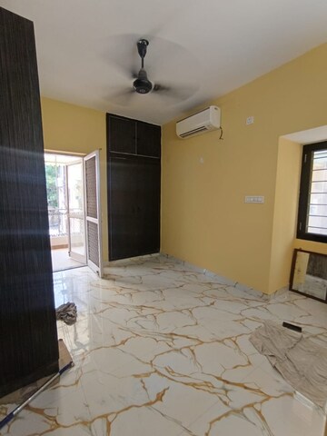Room in 2.5 BHK Apartment at Jahaz Apartments, Paschim Vihar – for Rent