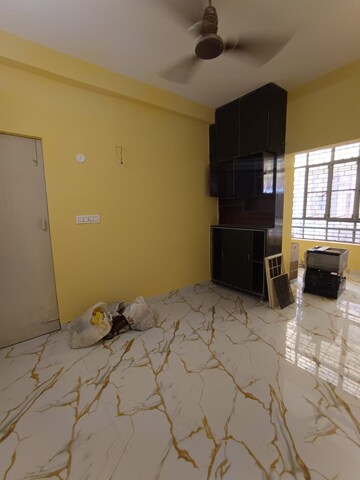 Room in 2.5 BHK Apartment at Jahaz Apartments, Paschim Vihar – for Rent