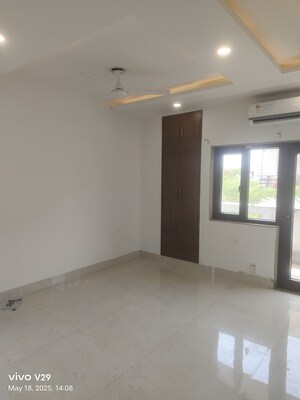 Room in 3 BHK Apartment at Antriksh Skyland Apartments, Sector 56 – for Sale